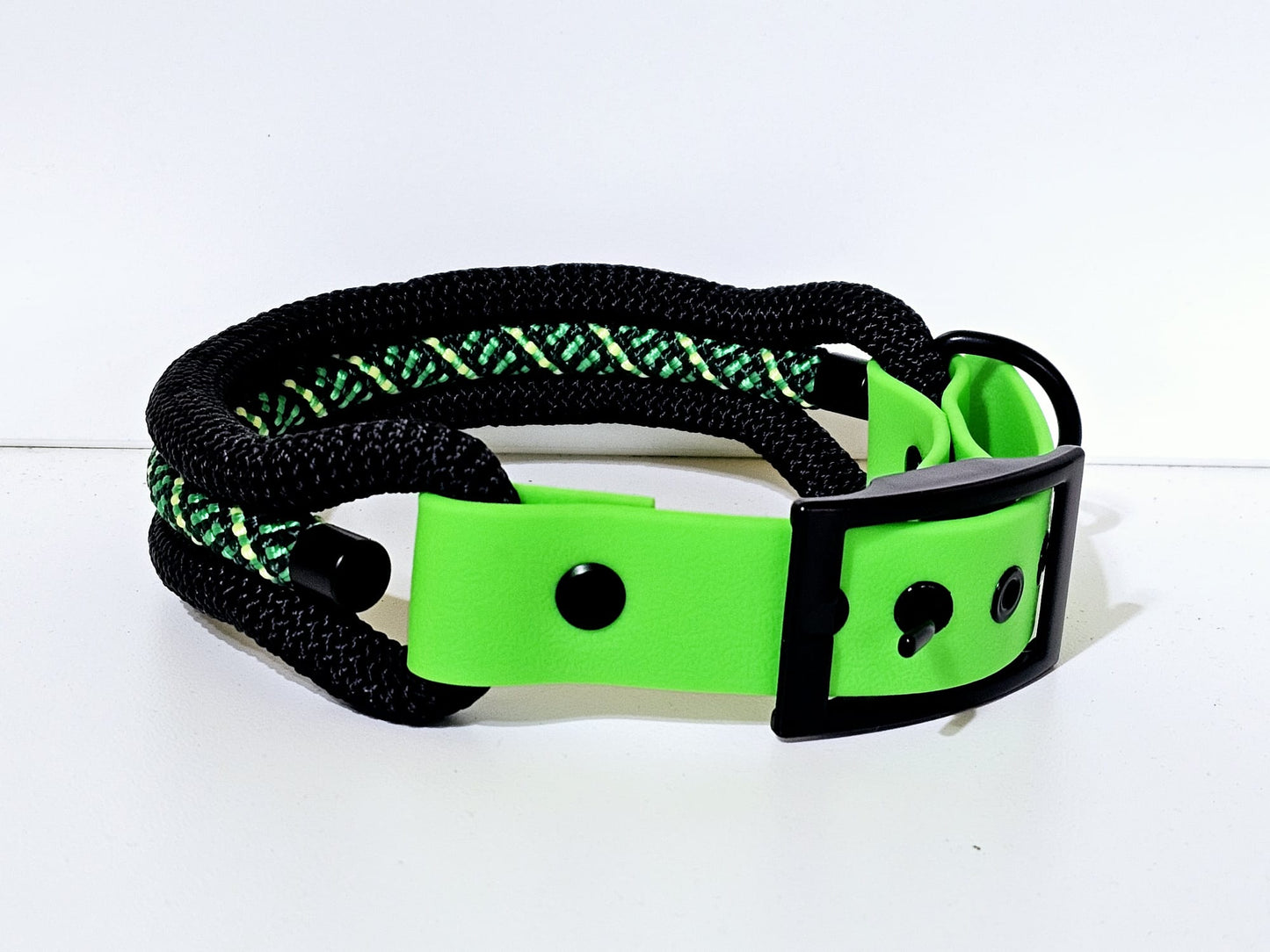 Tau Premium Halsband TRIO - Biothane Verschluss Stück | 10mm / 25 mm | schwarz / grün / schwarz