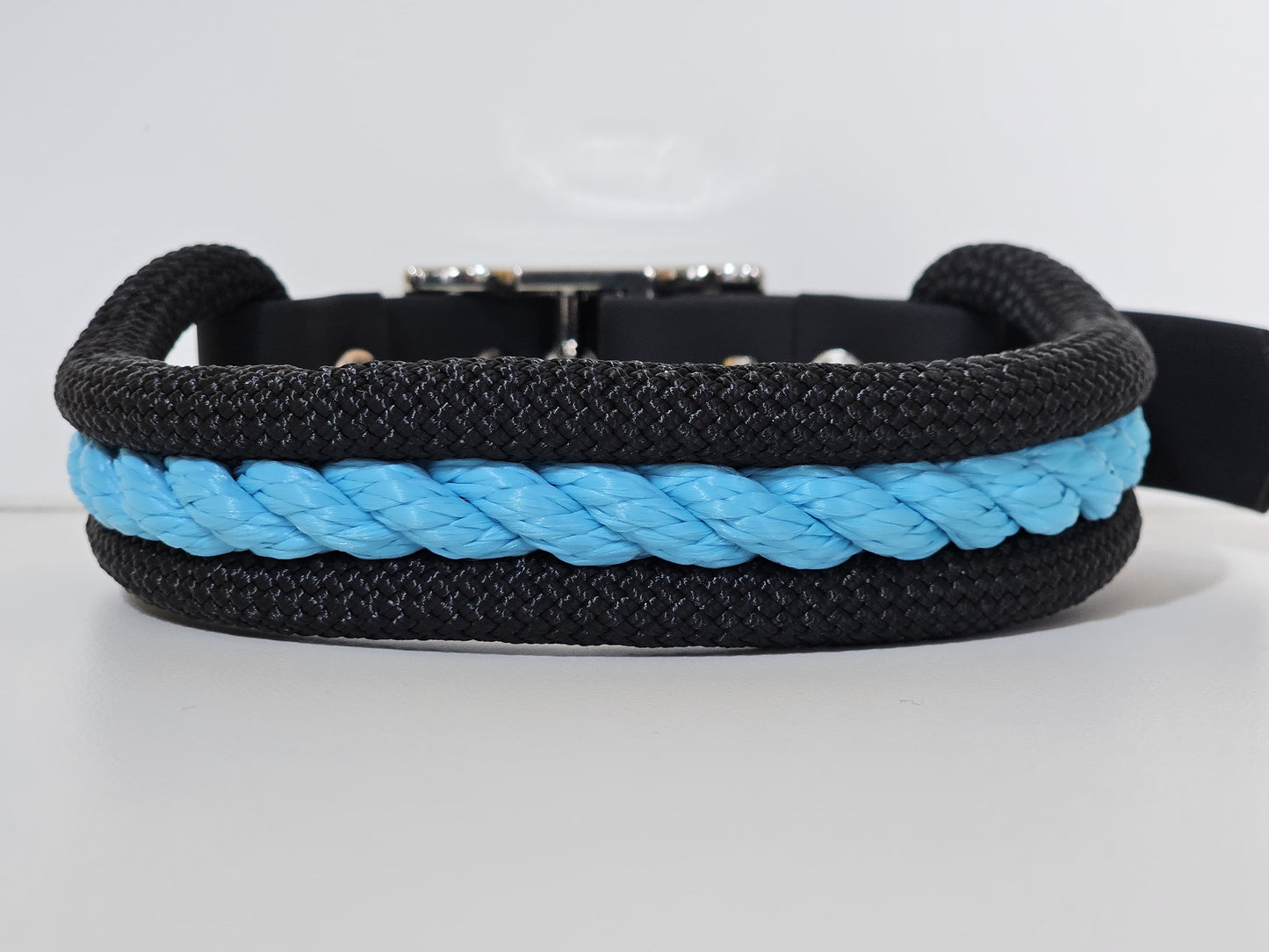 Tau Premium Halsband TRIO - Biothane Verschluss Stück | 10mm / 25 mm | schwarz / schwarz / hellblau