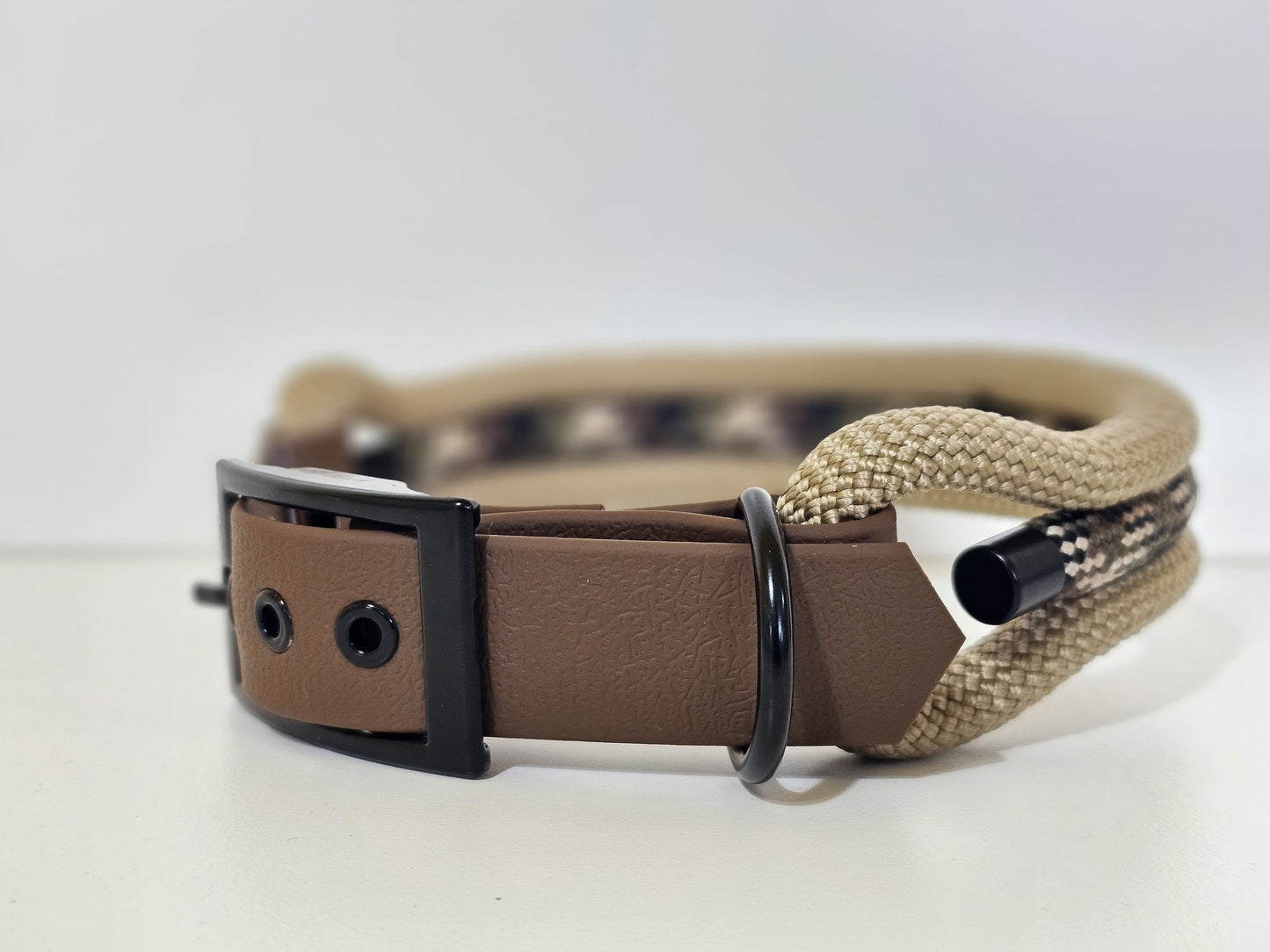 Tau Premium Halsband TRIO - Biothane Verschluss Stück | 10mm / 25 mm | schwarz / camouflage / bege