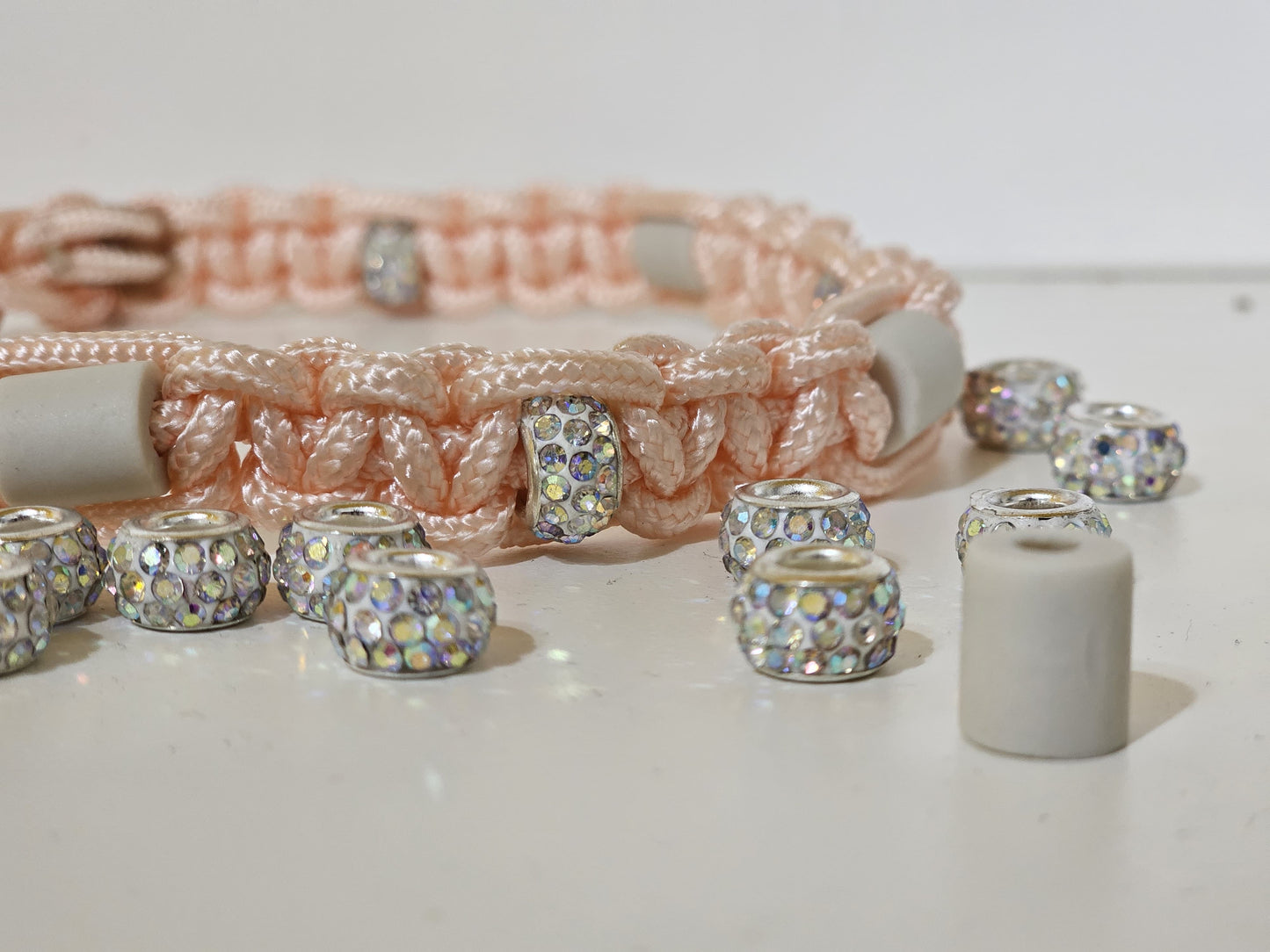 ANTI-ZECKENHALSBAND – Natürlicher Schutz ohne Chemie! rosa / weiss