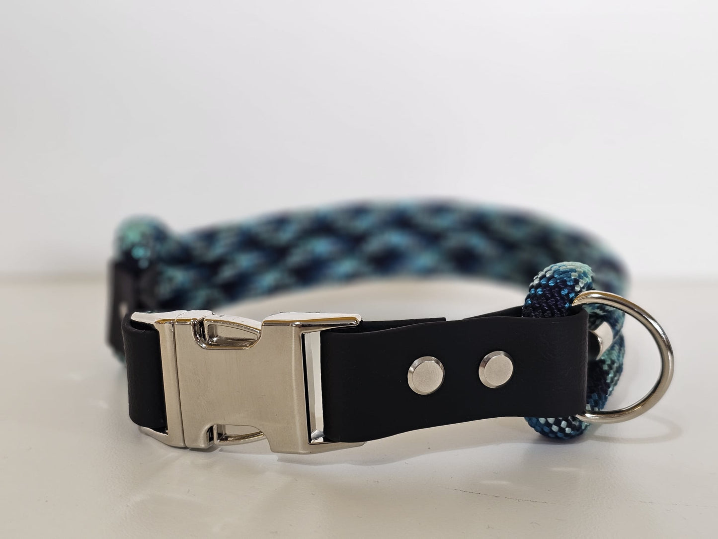 Tau Premium Halsband TRIO - Biothane Verschluss Stück | 10mm / 25 mm | schwarz / snake / silber