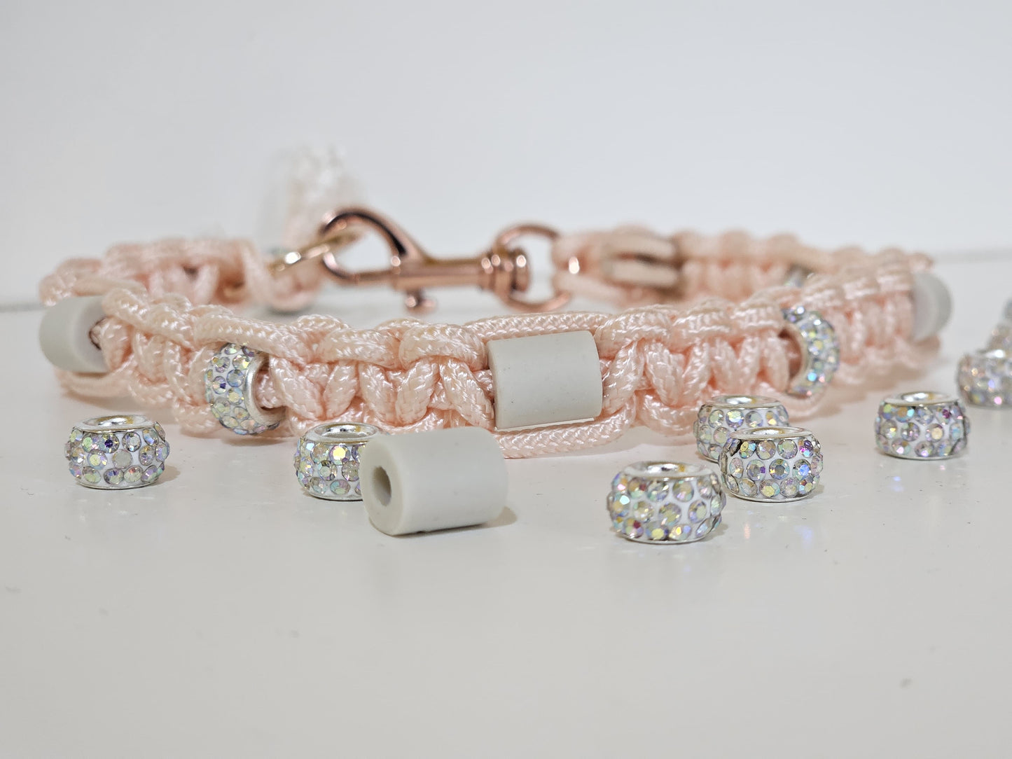 ANTI-ZECKENHALSBAND – Natürlicher Schutz ohne Chemie! rosa / weiss